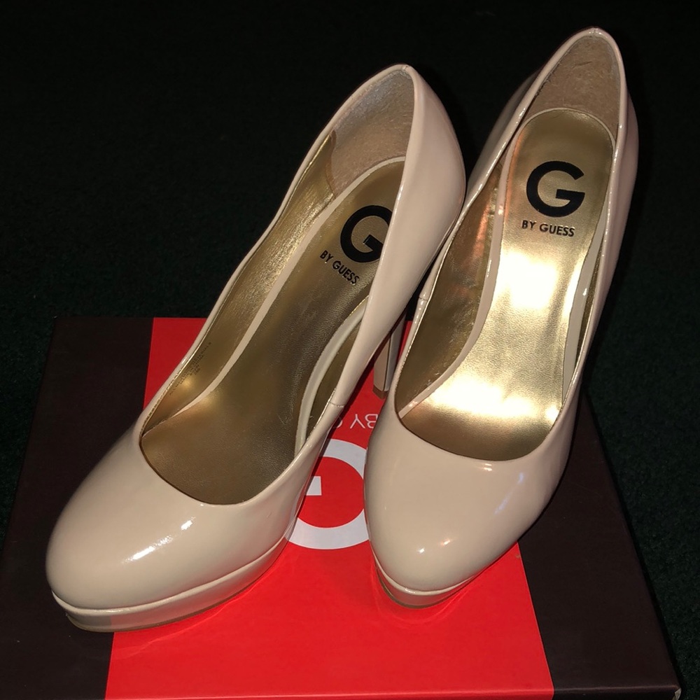 Guess pumps